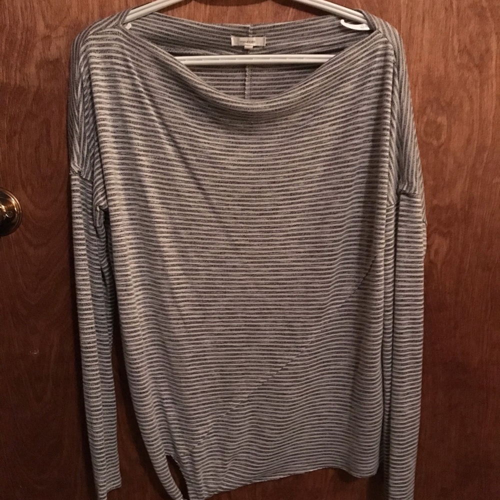 Grey and white top